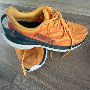 Limited edition Womens Hoka Mach5, size 11, smoke free, GUC-see pics